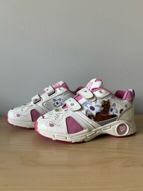 2003 Scooby-Doo White and Pink Velcro Sneakers 👟 🐶